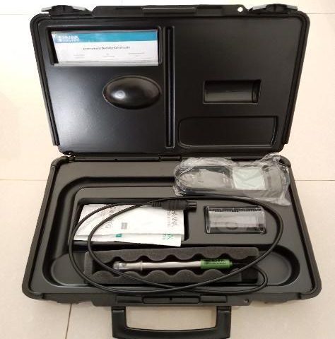 Instrument de mesure de laboratoire dans sa mallette